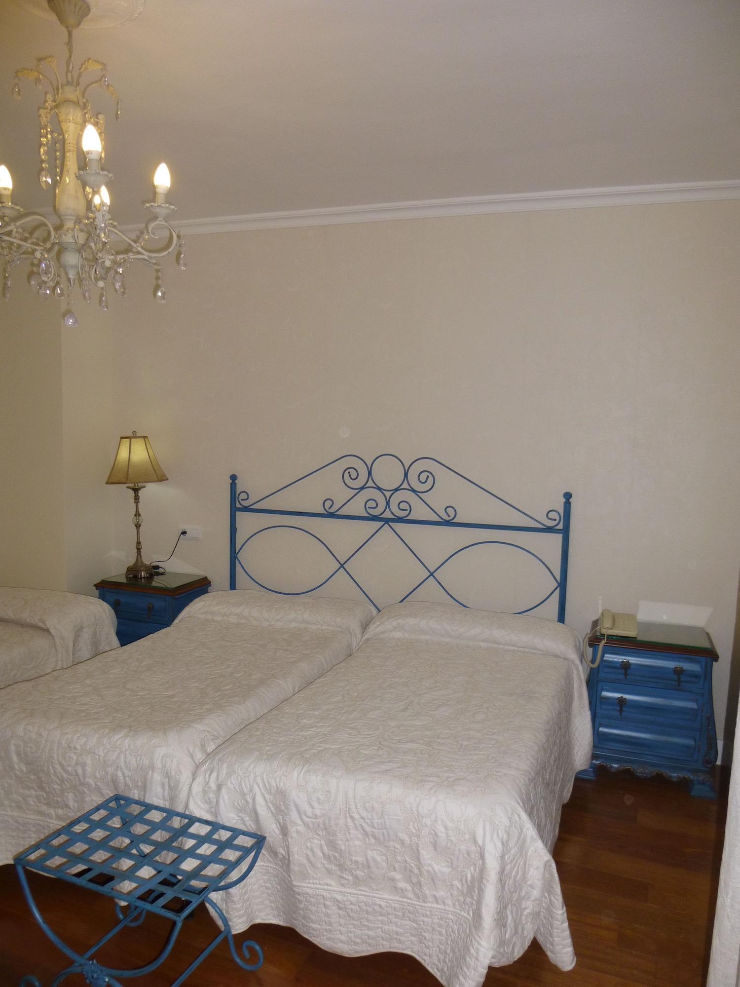 Le Petit Paris Hotel Sevilla Kültér fotó
