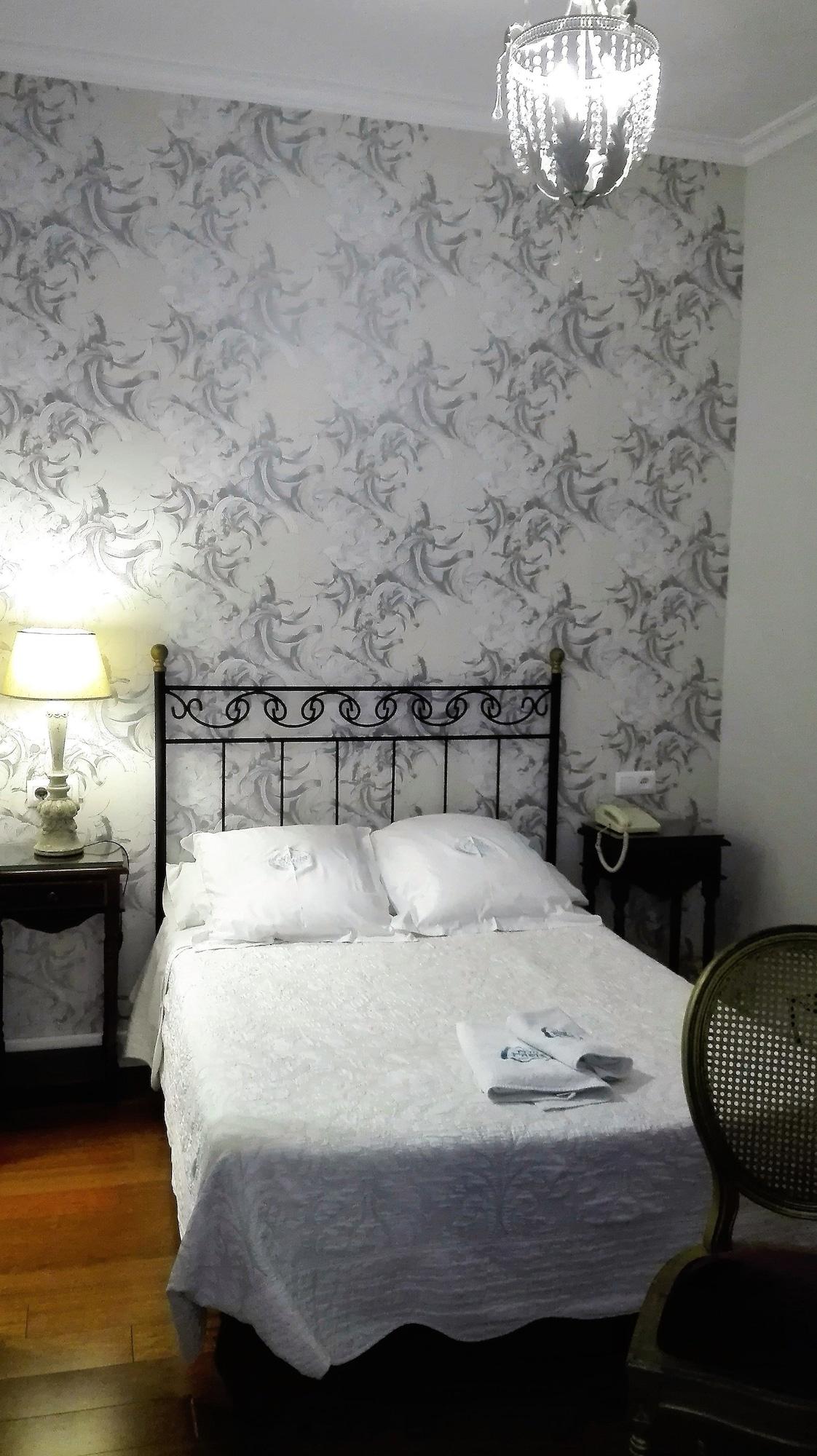 Le Petit Paris Hotel Sevilla Kültér fotó