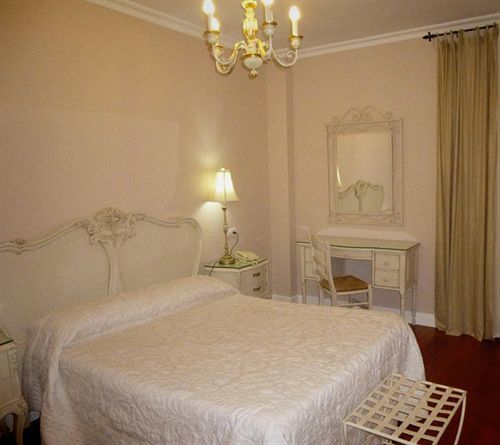 Le Petit Paris Hotel Sevilla Kültér fotó