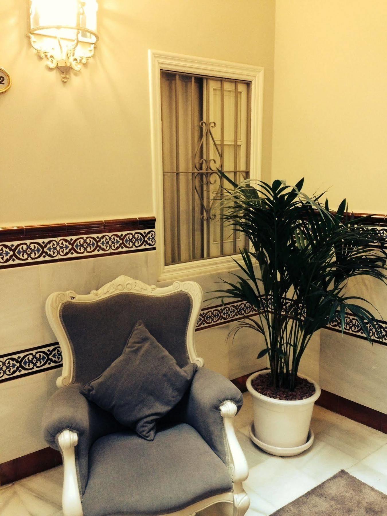 Le Petit Paris Hotel Sevilla Kültér fotó