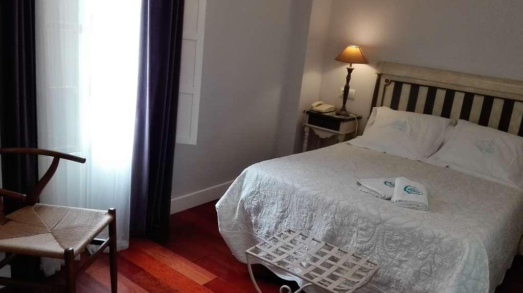 Le Petit Paris Hotel Sevilla Szoba fotó